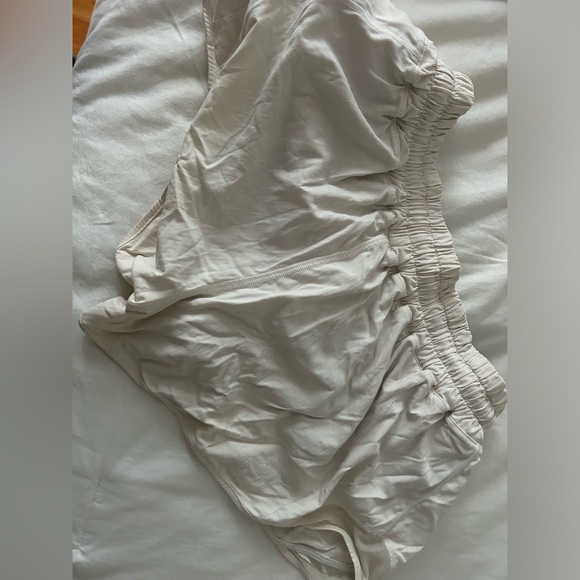 Lululemon White Hotty Hot shorts (low rise) | size 6 - Picture 3 of 3
